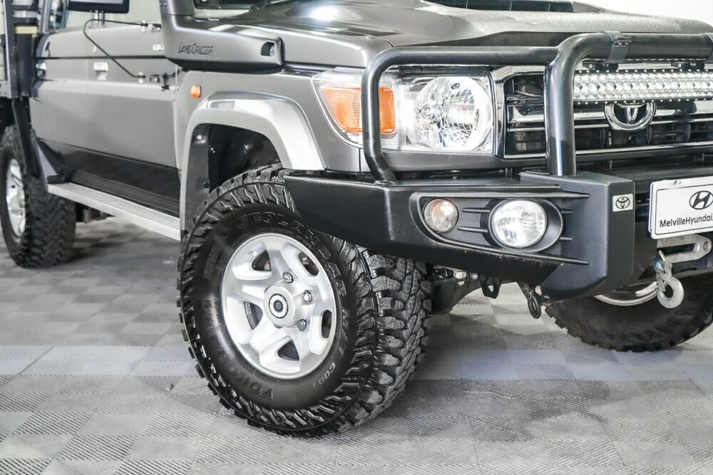 Toyota Landcruiser image 2