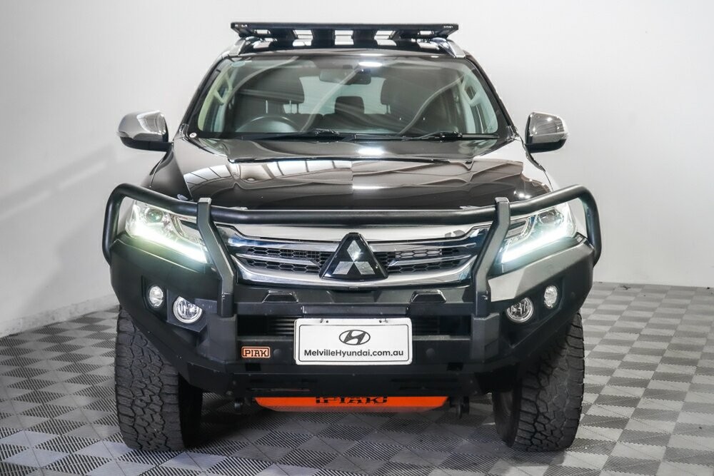 Mitsubishi Pajero Sport image 3