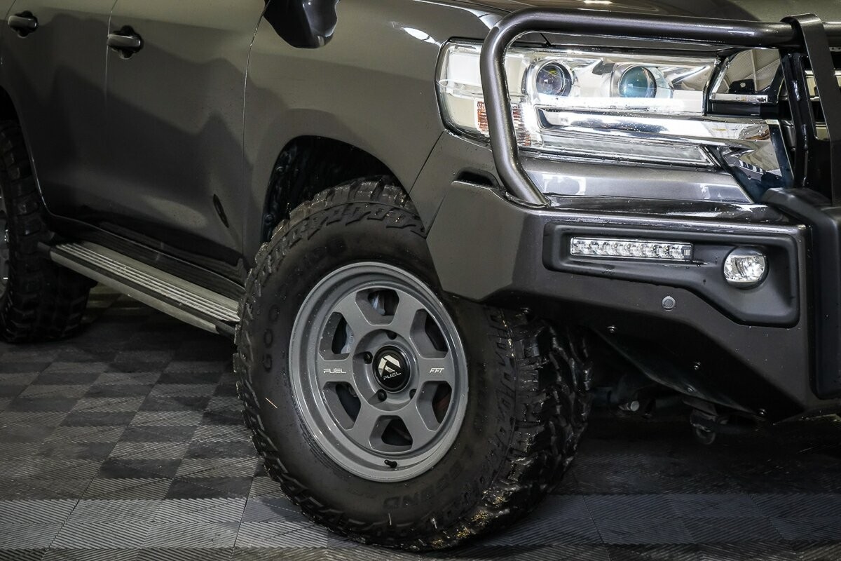 Toyota Landcruiser image 2