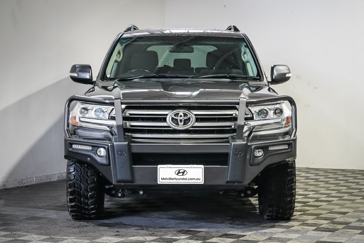 Toyota Landcruiser image 3