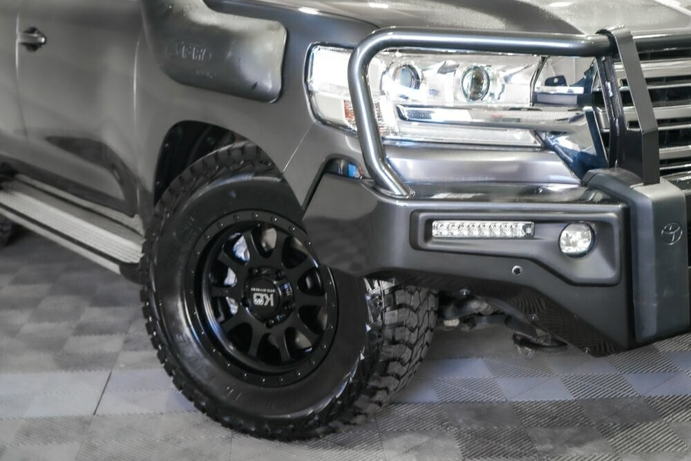 Toyota Landcruiser image 2
