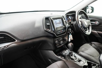 https://vehicle-cdn.autoleague.cloud/17009_11018671_9.jpg