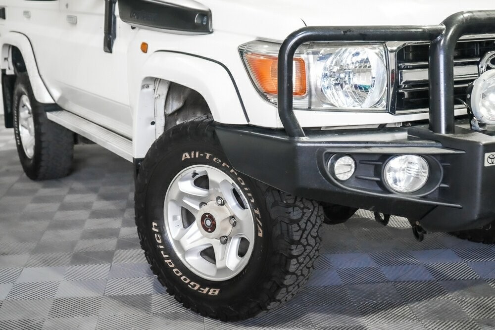 Toyota Landcruiser image 2