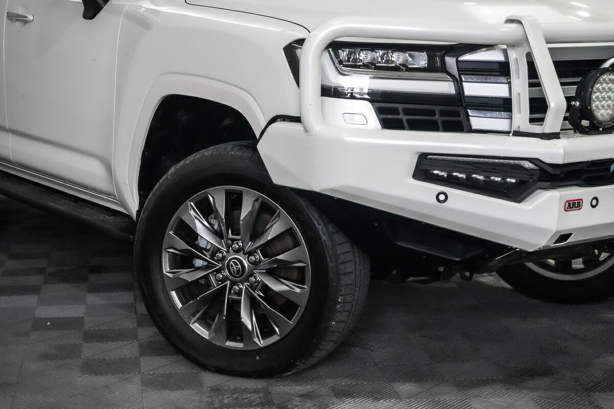 Toyota Landcruiser image 2
