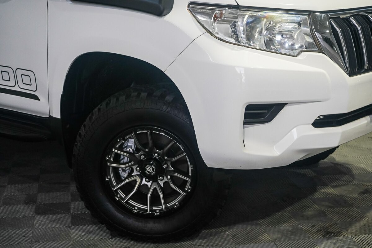 Toyota Landcruiser Prado image 2