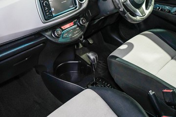 https://vehicle-cdn.autoleague.cloud/17009_11018716_15.jpg