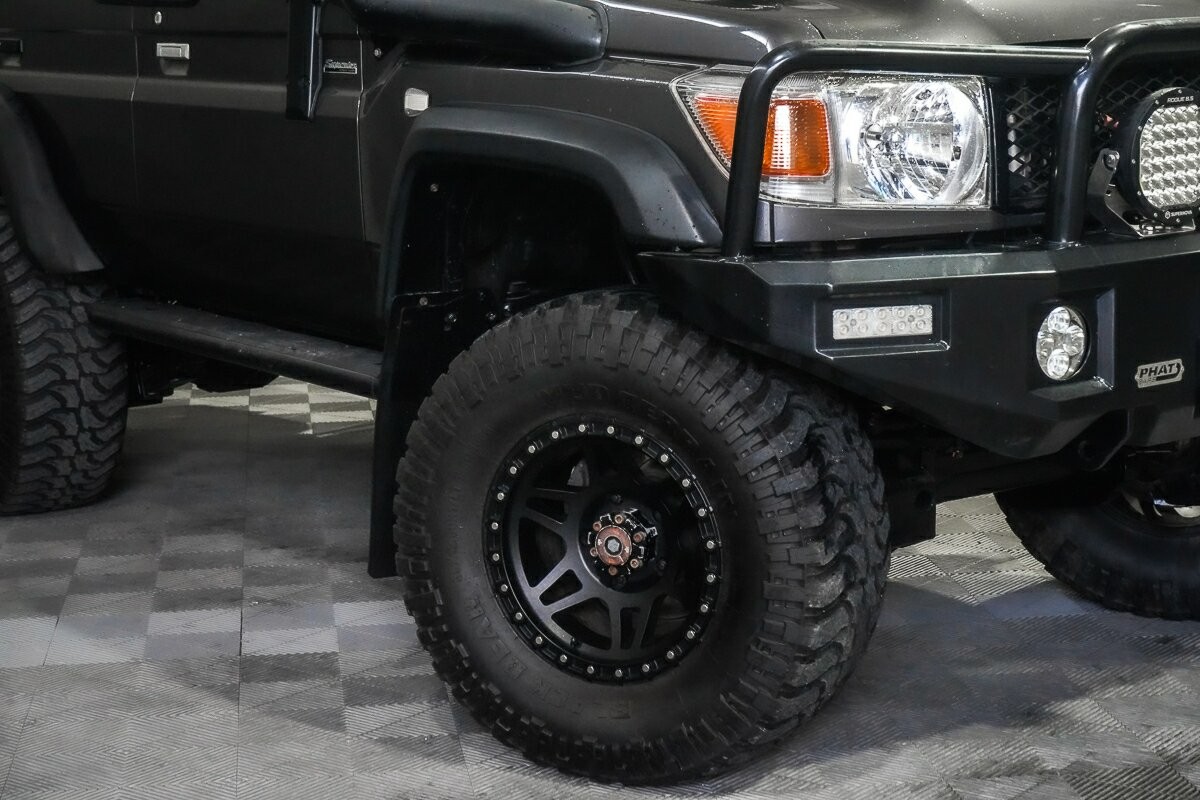 Toyota Landcruiser image 2