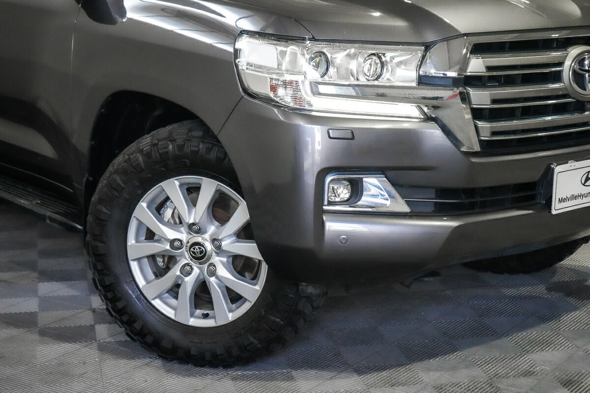 Toyota Landcruiser image 2