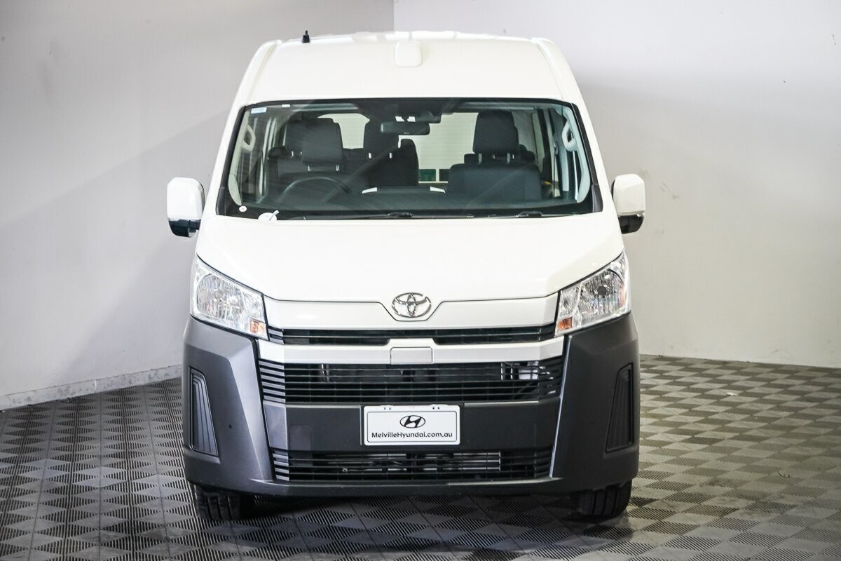 Toyota Hiace image 3