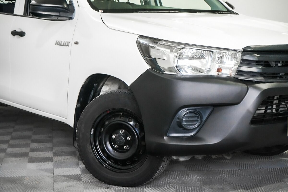 Toyota Hilux image 2