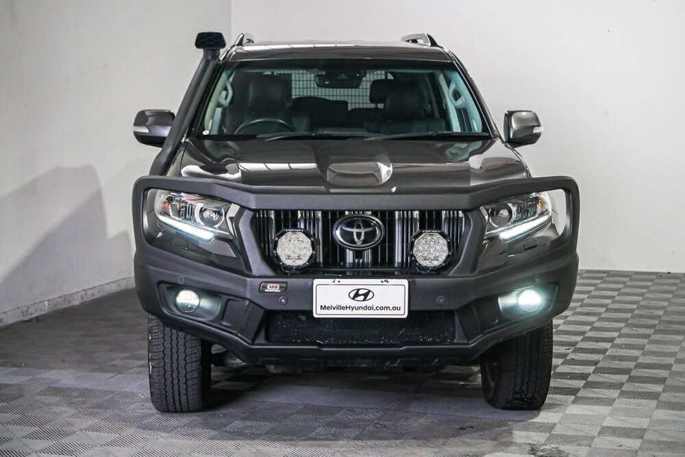 Toyota Landcruiser Prado image 3