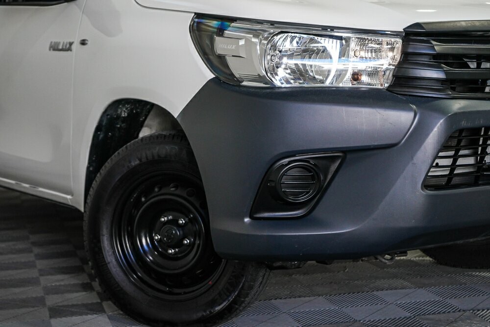 Toyota Hilux image 2