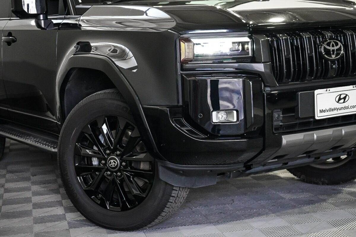 Toyota Landcruiser Prado image 2