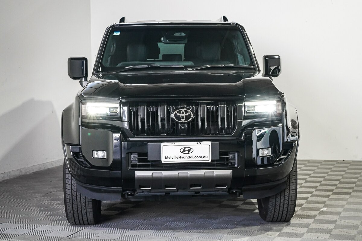 Toyota Landcruiser Prado image 3