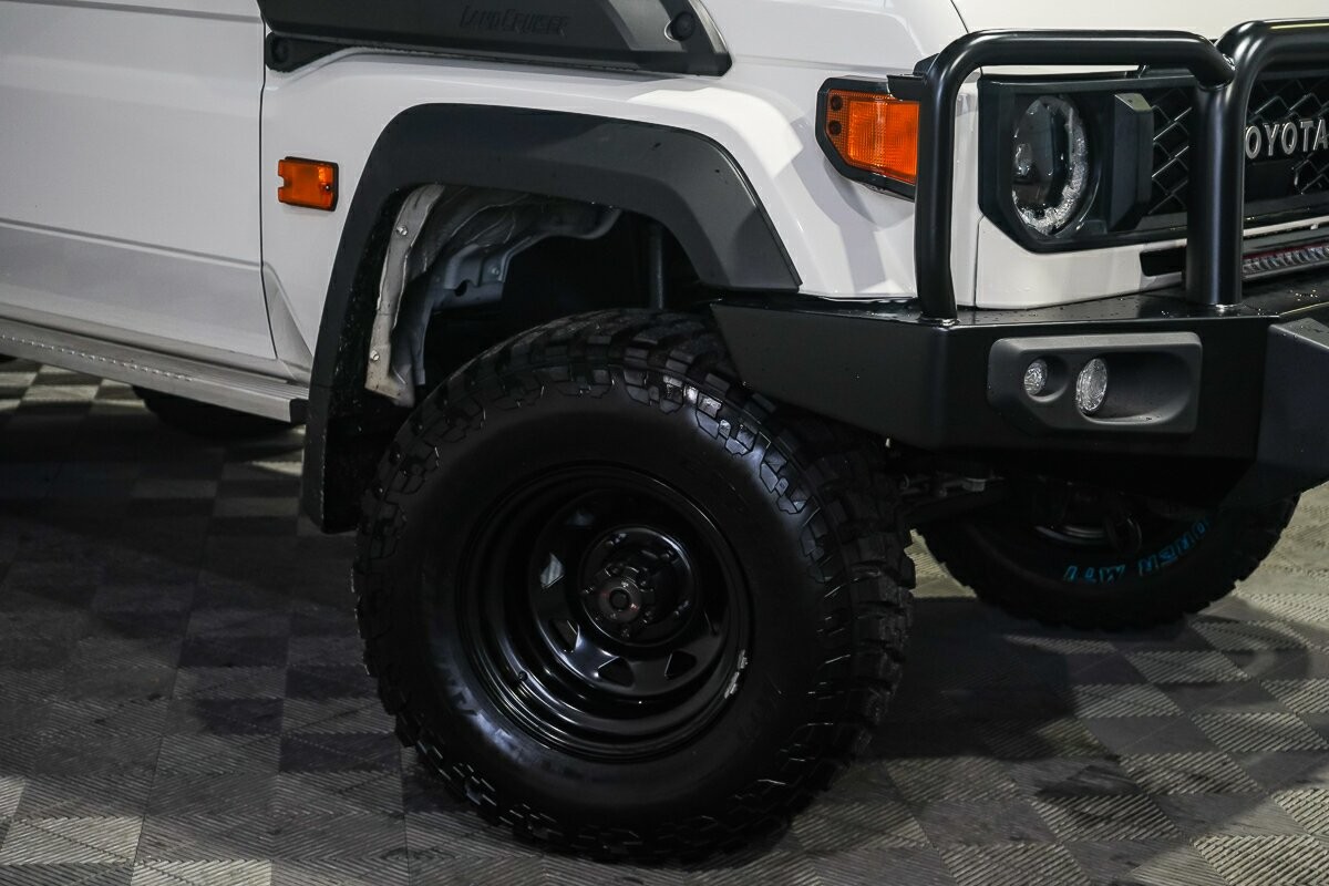 Toyota Landcruiser image 2