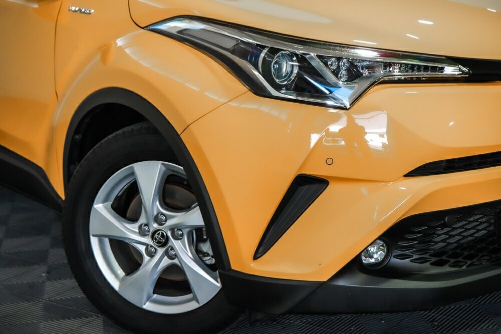 Toyota C-hr image 2