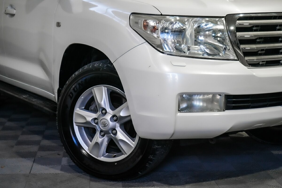 Toyota Landcruiser image 2