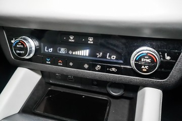 https://vehicle-cdn.autoleague.cloud/17009_11018799_23.jpg