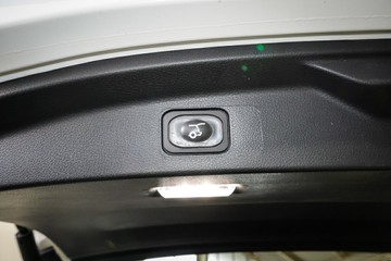 https://vehicle-cdn.autoleague.cloud/17009_11018828_9.jpg