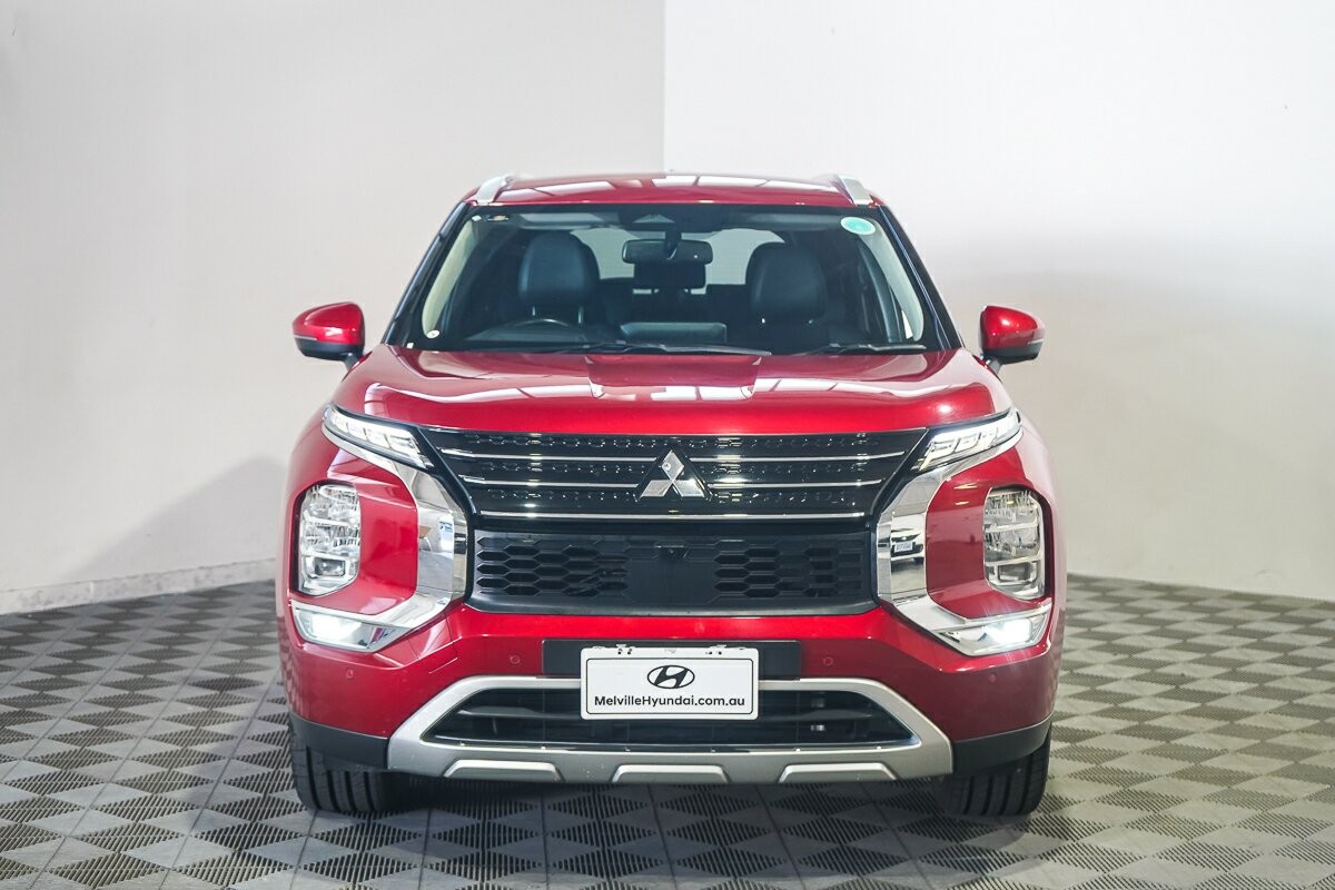 Mitsubishi Outlander image 3