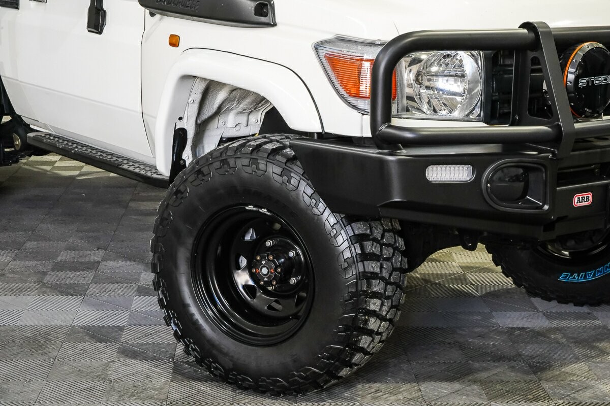 Toyota Landcruiser image 2