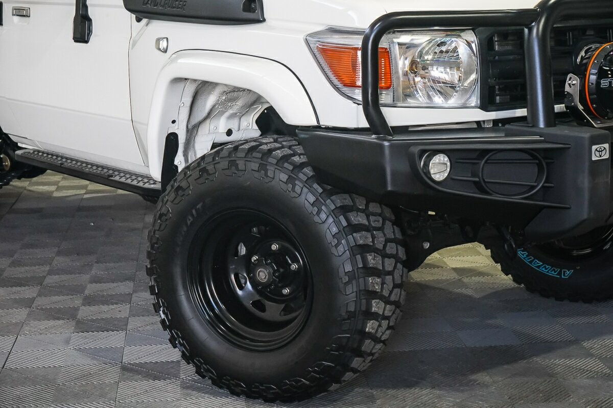 Toyota Landcruiser image 2