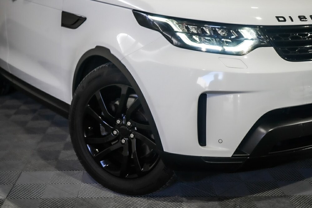 Land Rover Discovery image 2