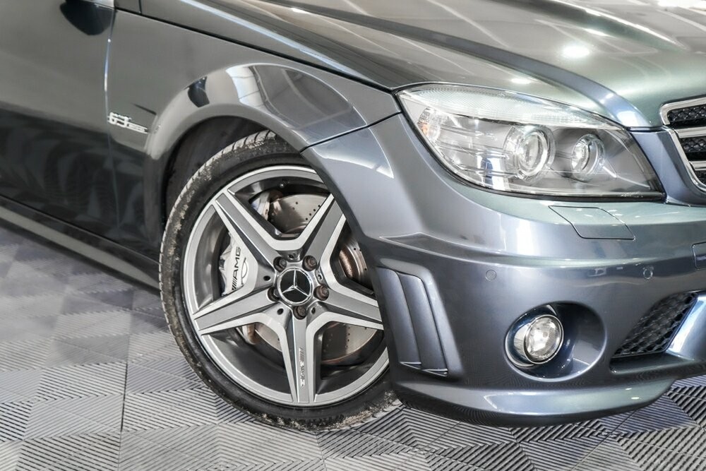 Mercedes Benz C-class image 2