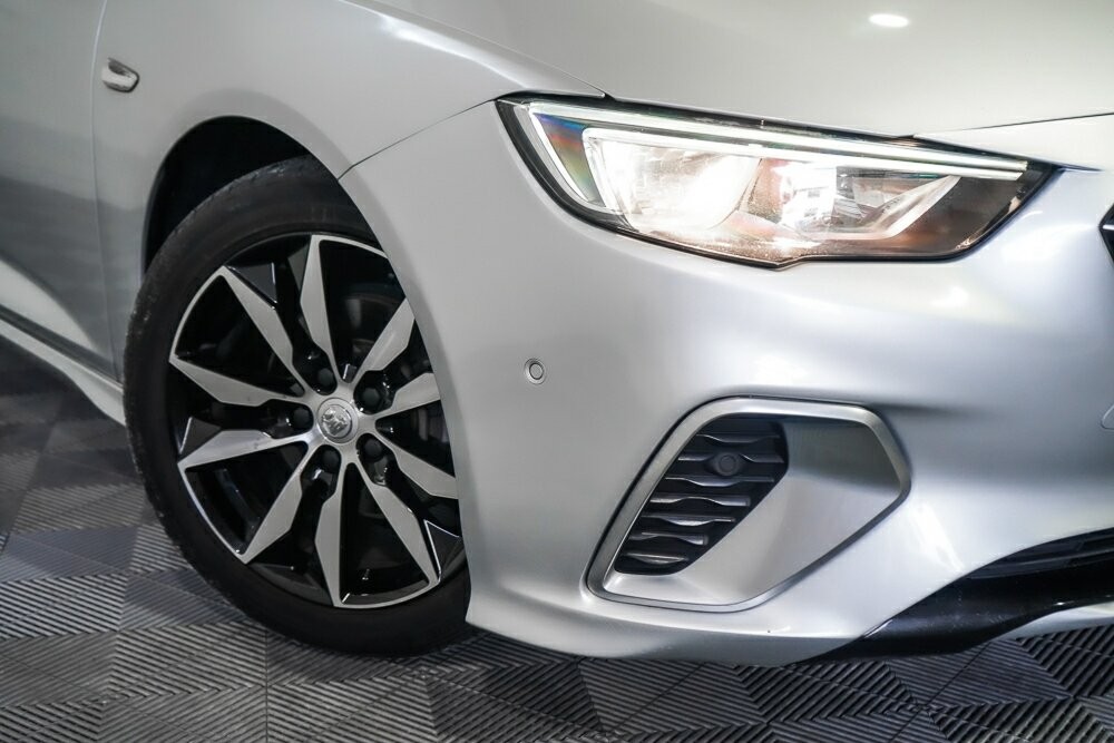 Holden Commodore image 2