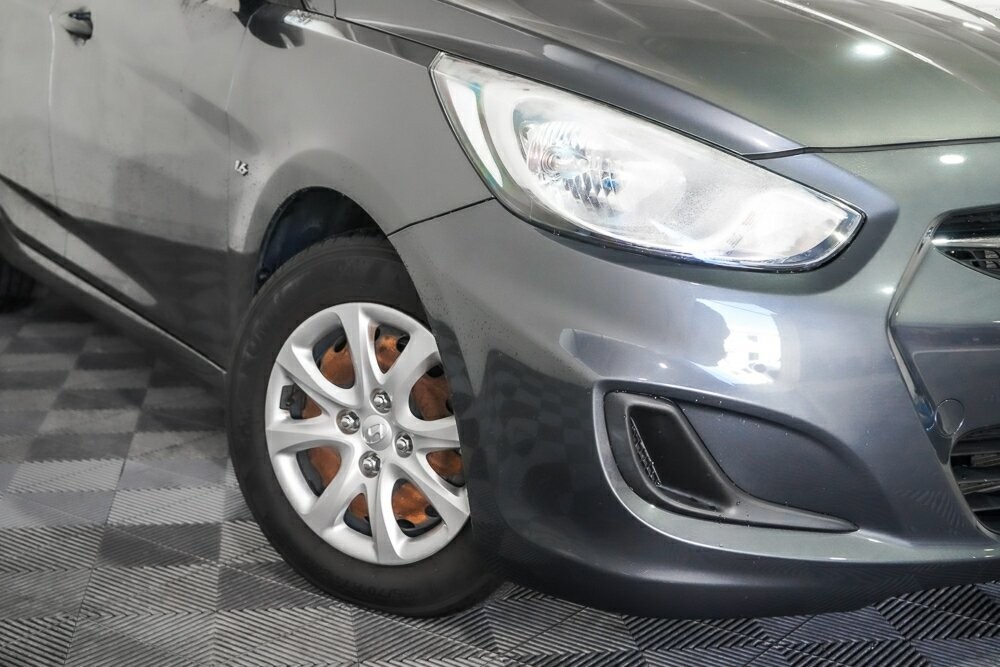Hyundai Accent image 2