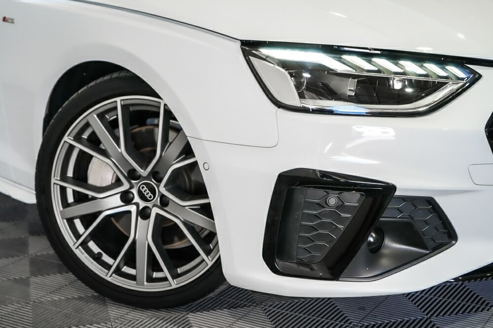 Audi A4 image 2