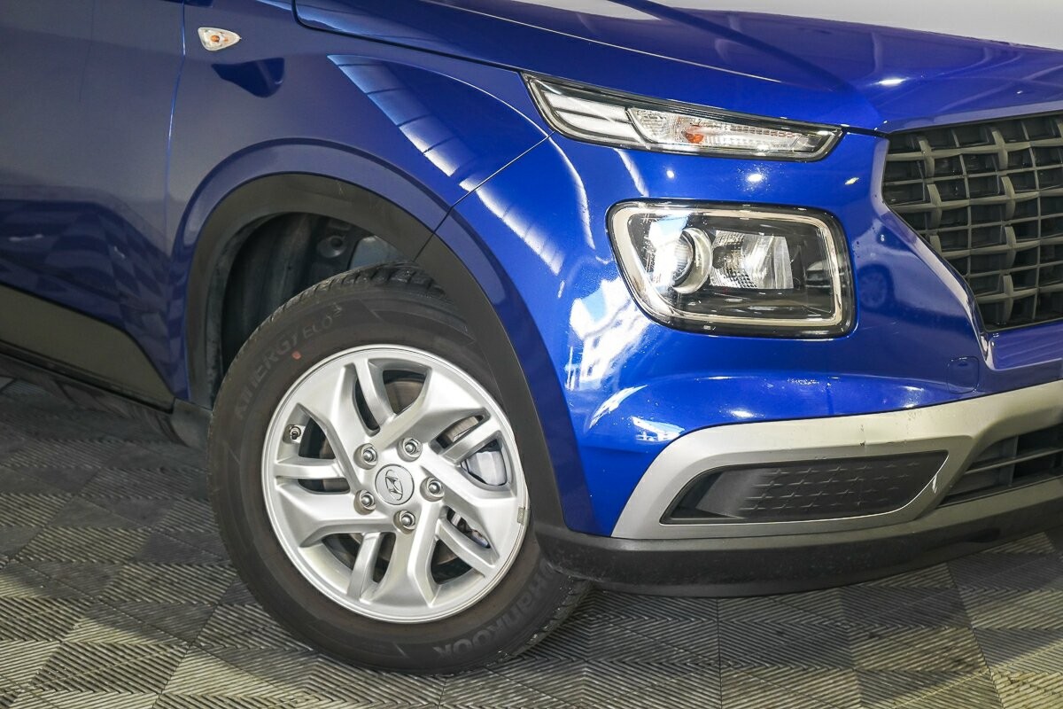 Hyundai Venue image 2