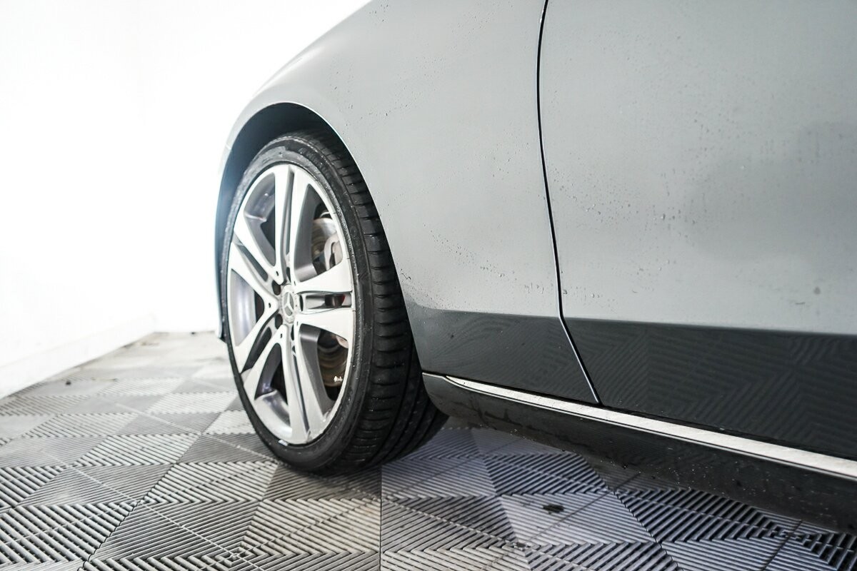 Mercedes Benz C-class image 4