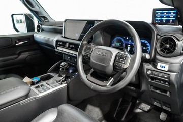 https://vehicle-cdn.autoleague.cloud/17009_11019008_13.jpg