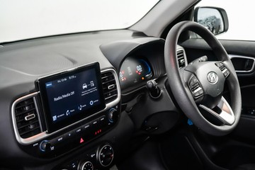 https://vehicle-cdn.autoleague.cloud/17009_11019010_23.jpg