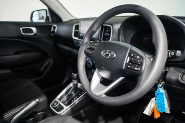 https://vehicle-cdn.autoleague.cloud/17009_11019013_12.jpg