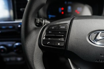 https://vehicle-cdn.autoleague.cloud/17009_11019013_13.jpg