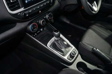 https://vehicle-cdn.autoleague.cloud/17009_11019013_23.jpg