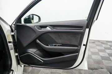 https://vehicle-cdn.autoleague.cloud/17009_11019015_12.jpg