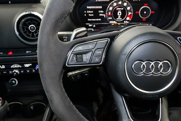 https://vehicle-cdn.autoleague.cloud/17009_11019015_17.jpg