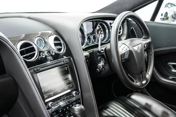 https://vehicle-cdn.autoleague.cloud/17009_11019017_24.jpg