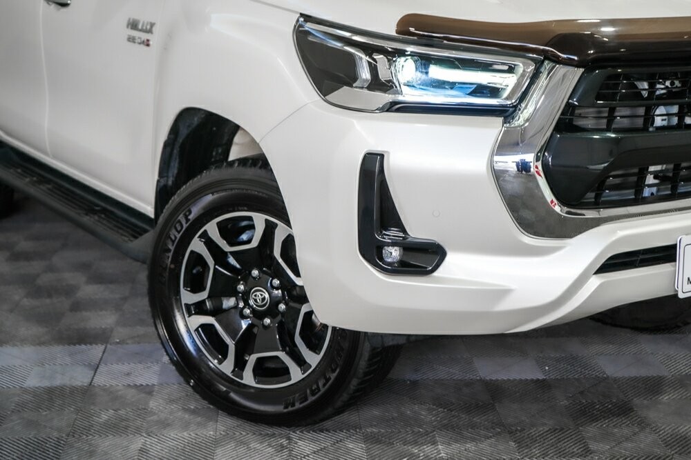 Toyota Hilux image 2