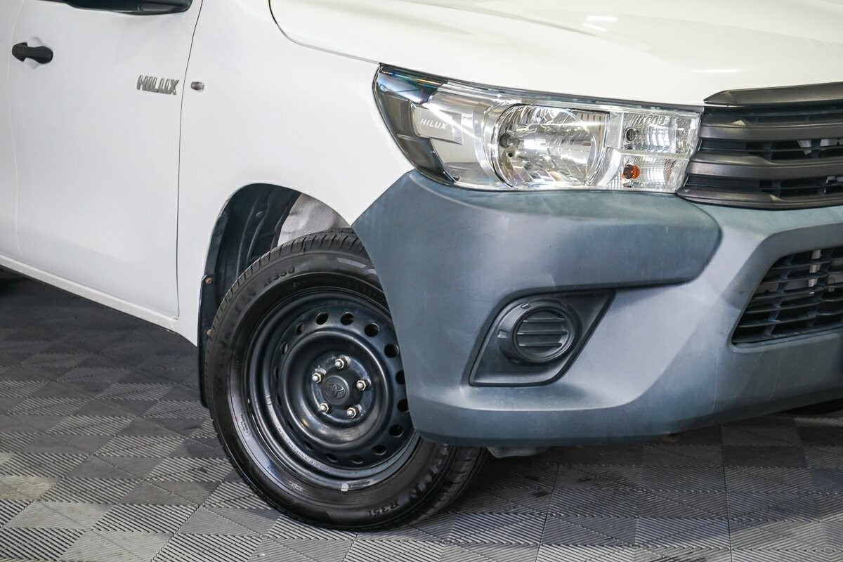 Toyota Hilux image 2