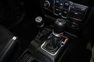 https://vehicle-cdn.autoleague.cloud/17009_11019052_16.jpg
