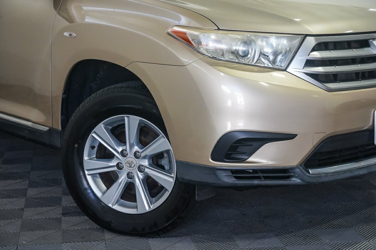 Toyota Kluger image 2