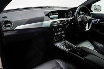 https://vehicle-cdn.autoleague.cloud/17009_11019142_18.jpg