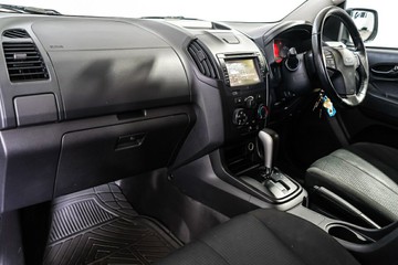 https://vehicle-cdn.autoleague.cloud/17009_11019189_14.jpg