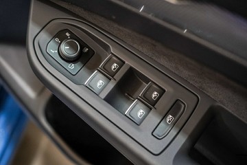 https://vehicle-cdn.autoleague.cloud/17009_11019193_22.jpg
