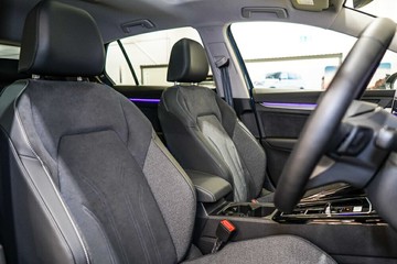 https://vehicle-cdn.autoleague.cloud/17009_11019193_23.jpg