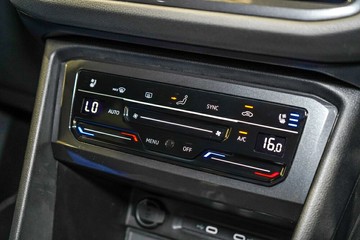 https://vehicle-cdn.autoleague.cloud/17009_11019198_22.jpg
